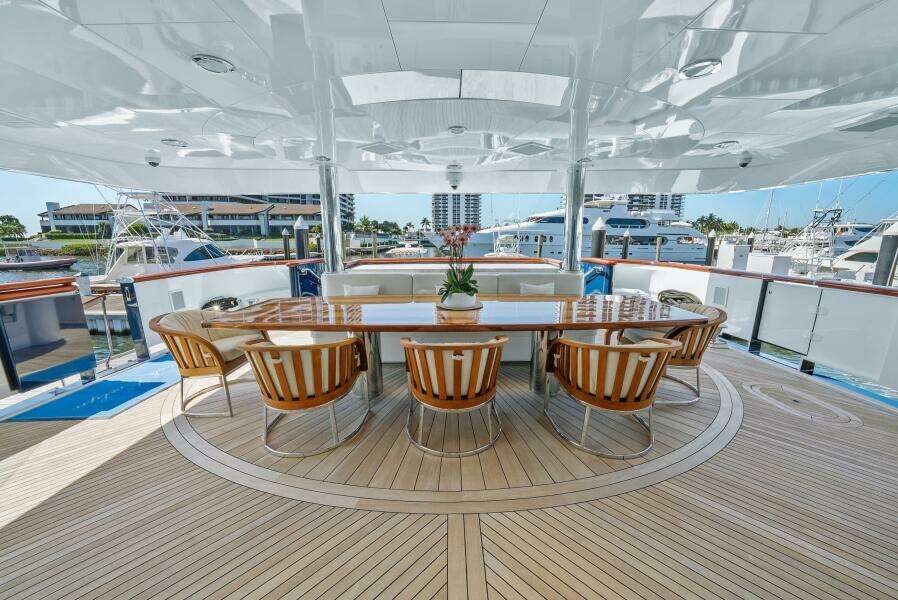2005 Trinity Yachts Tri-Deck