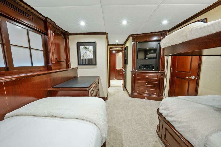 2005 Trinity Yachts Tri-Deck
