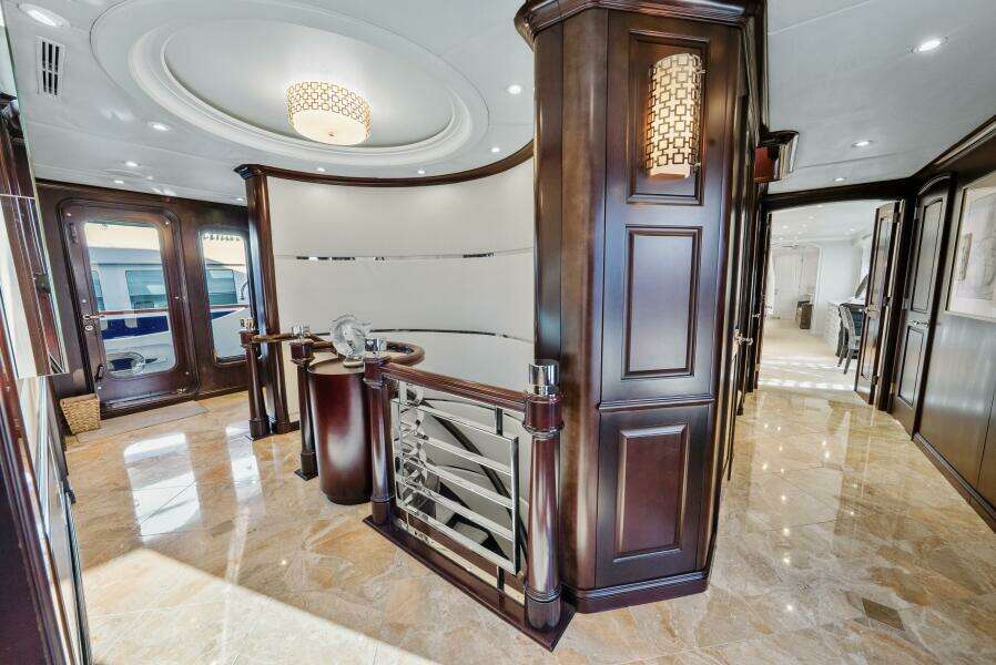 2005 Trinity Yachts Tri-Deck