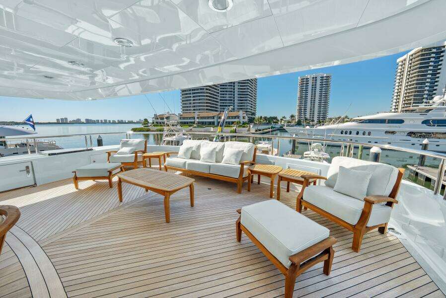 2005 Trinity Yachts Tri-Deck