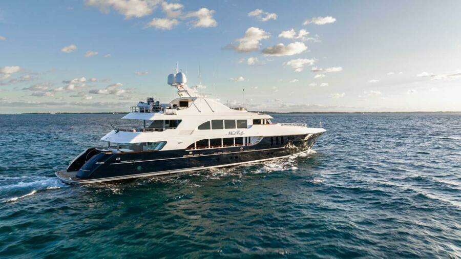 2005 Trinity Yachts Tri-Deck