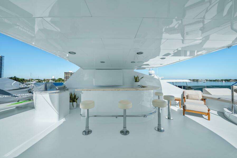 2005 Trinity Yachts Tri-Deck