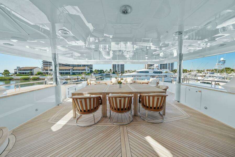 2005 Trinity Yachts Tri-Deck