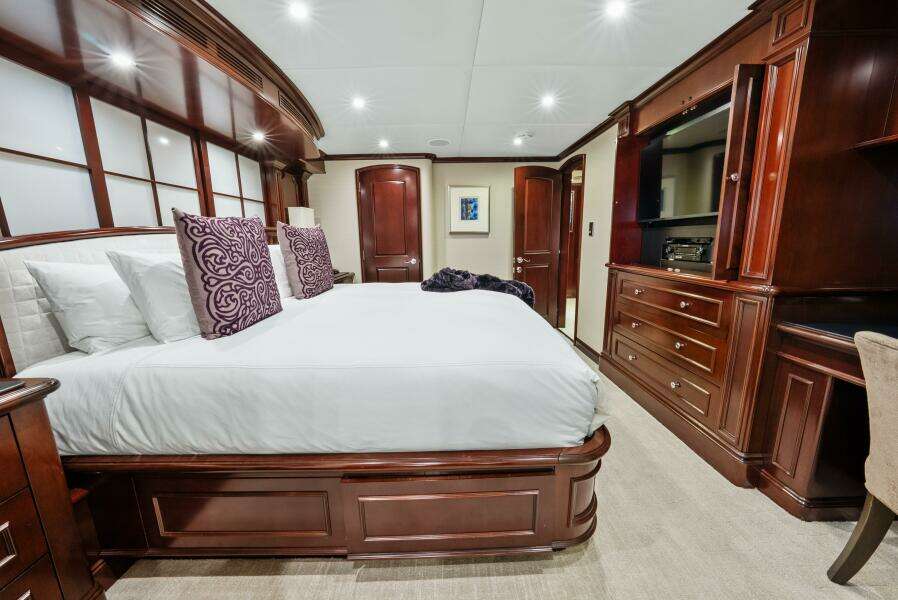 2005 Trinity Yachts Tri-Deck