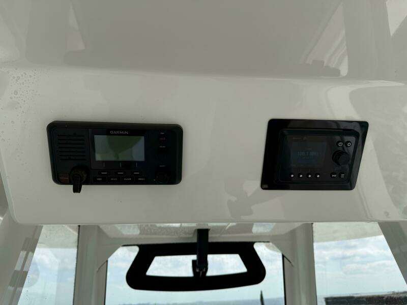 2020 Regulator 31 FS with Mezz