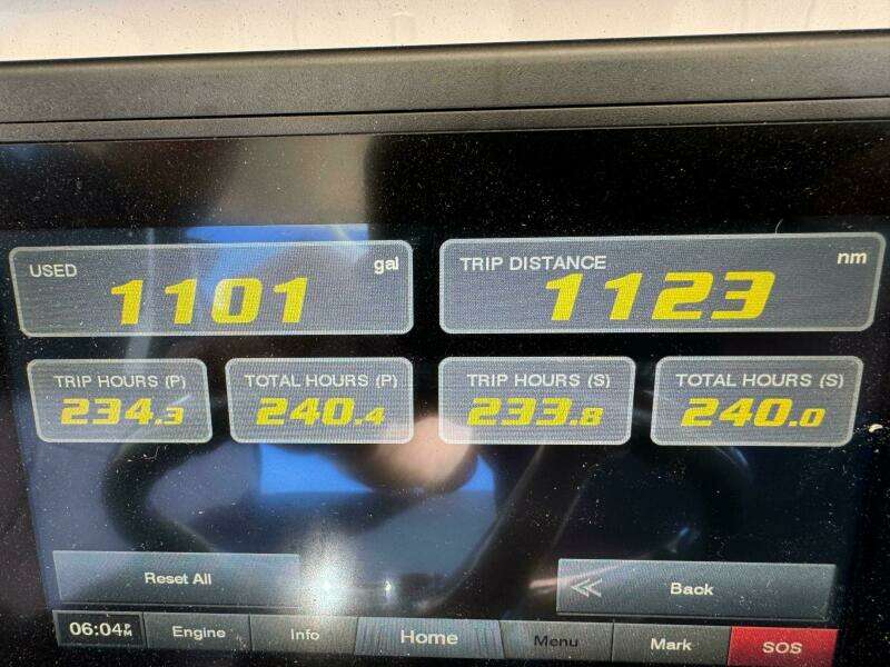 2020 Regulator 31 FS with Mezz