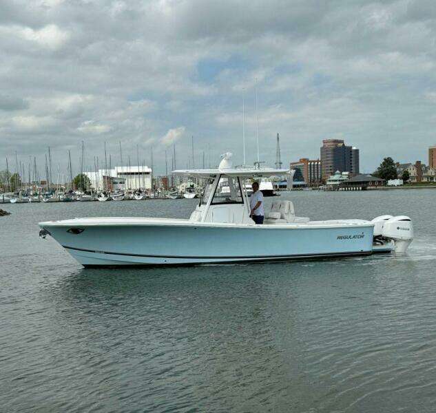 2020 Regulator 31 FS with Mezz