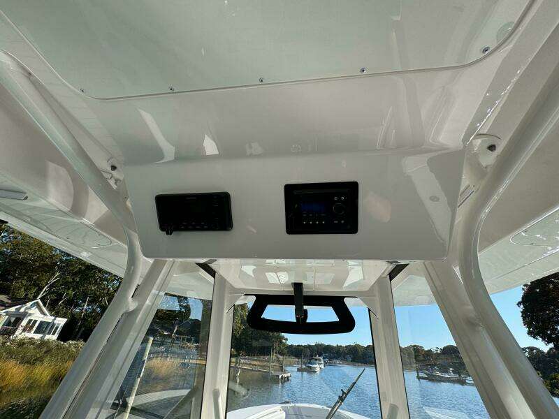 2020 Regulator 31 FS with Mezz