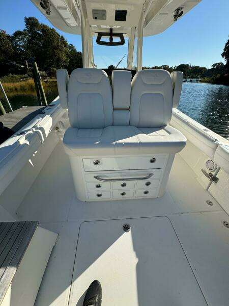 2020 Regulator 31 FS with Mezz