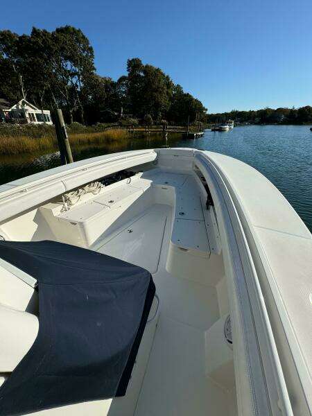 2020 Regulator 31 FS with Mezz