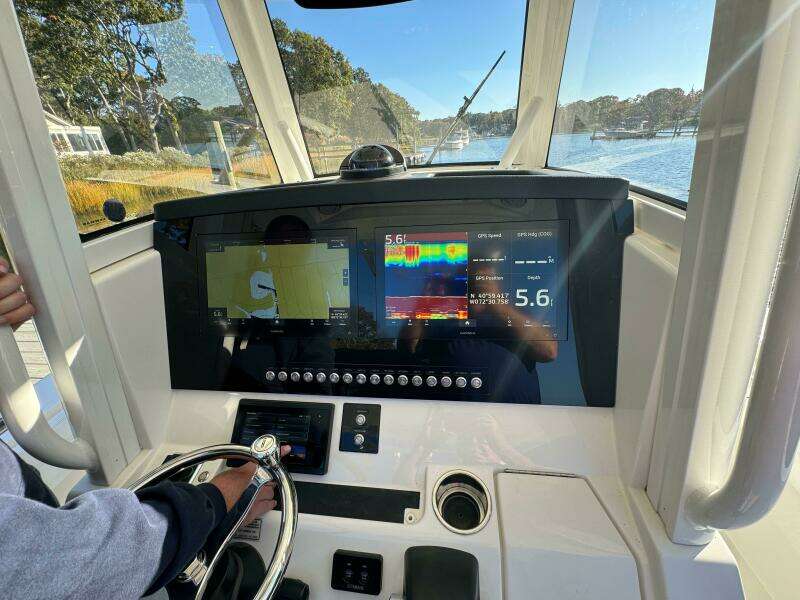 2020 Regulator 31 FS with Mezz