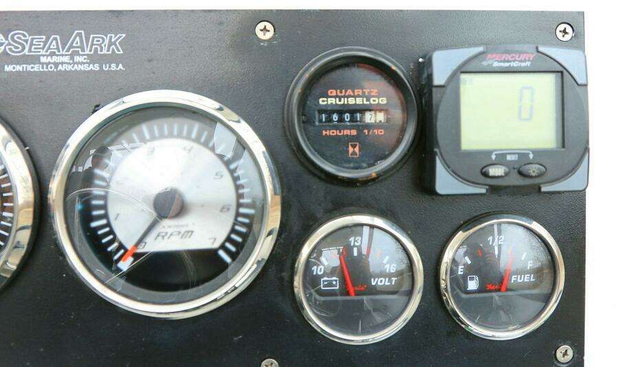 2002 SeaArk 25 V Commander SAMA 365