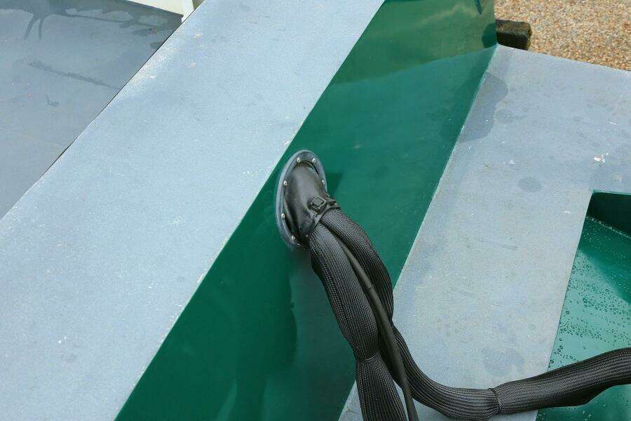 2002 SeaArk 25 V Commander SAMA 365