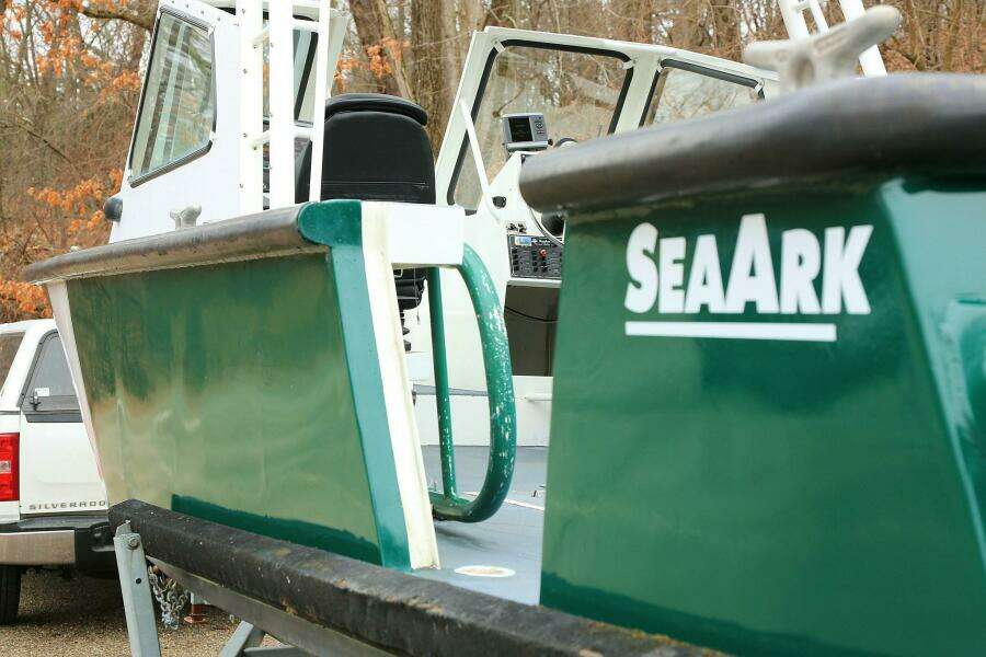 2002 SeaArk 25 V Commander SAMA 365