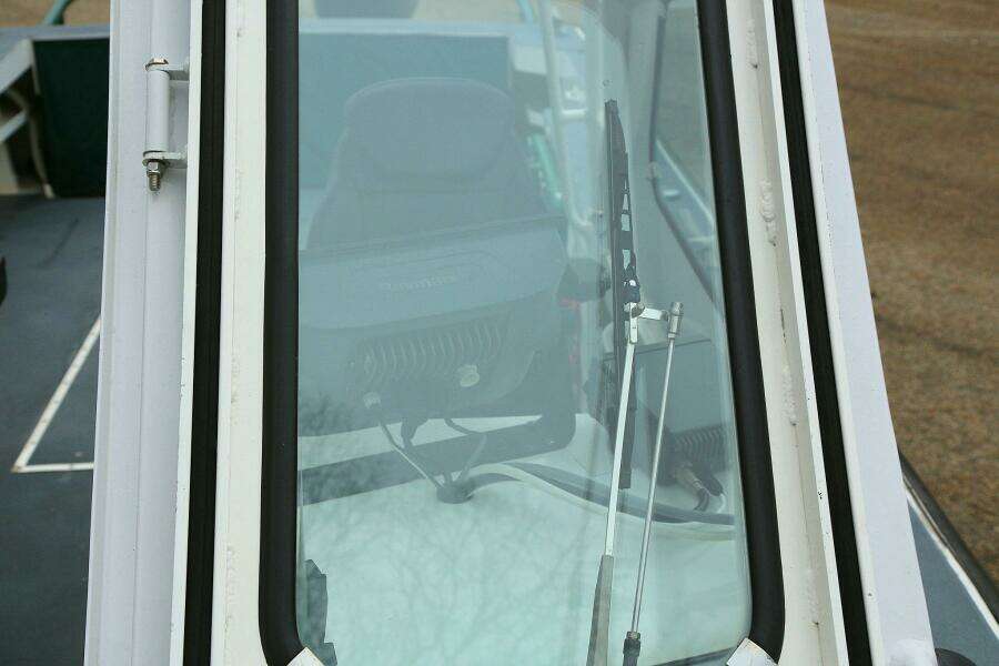 2002 SeaArk 25 V Commander SAMA 365