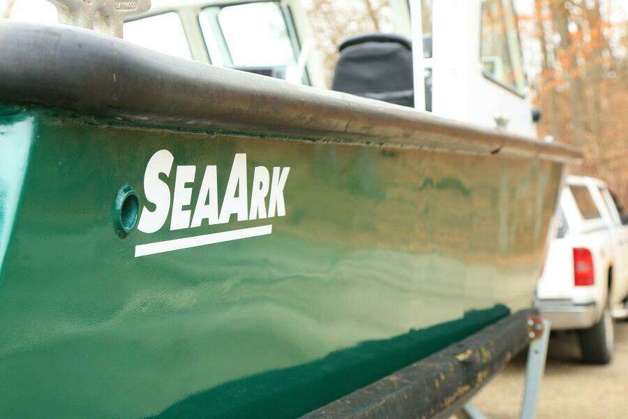 2002 SeaArk 25 V Commander SAMA 365