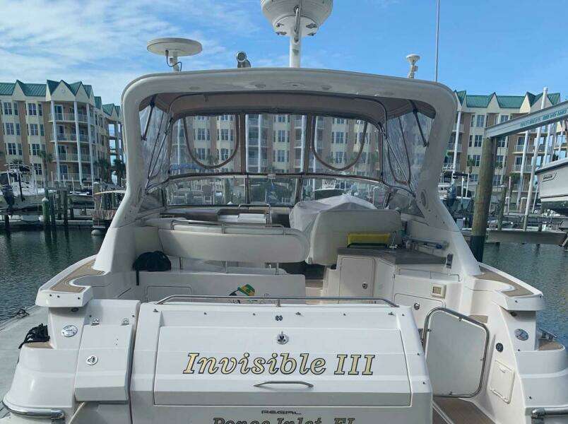 2005 Regal 3560 Commodore