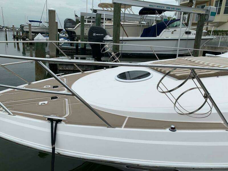 2005 Regal 3560 Commodore