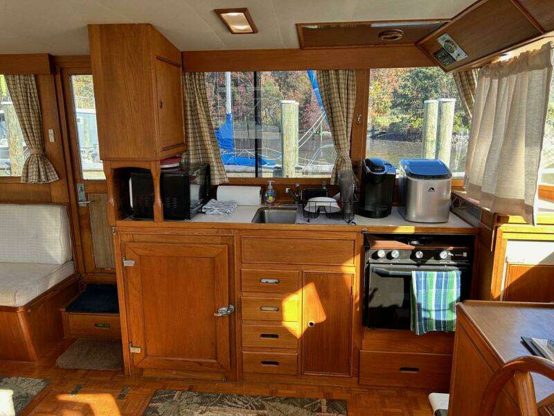 1986 Grand Banks Classic