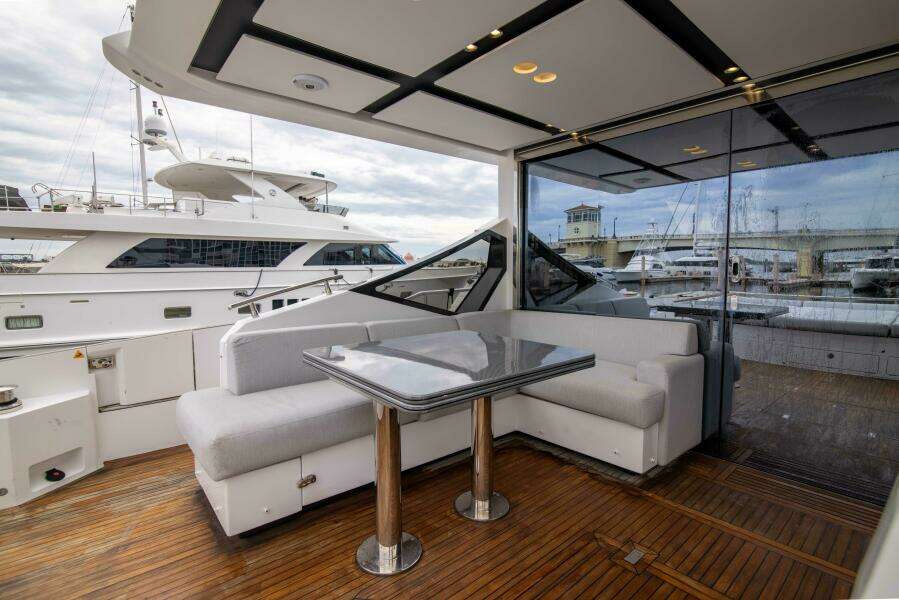 Azimut 70 Triple Play -