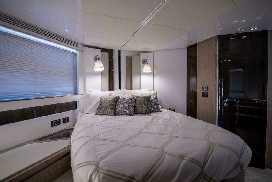Azimut 70 Triple Play -