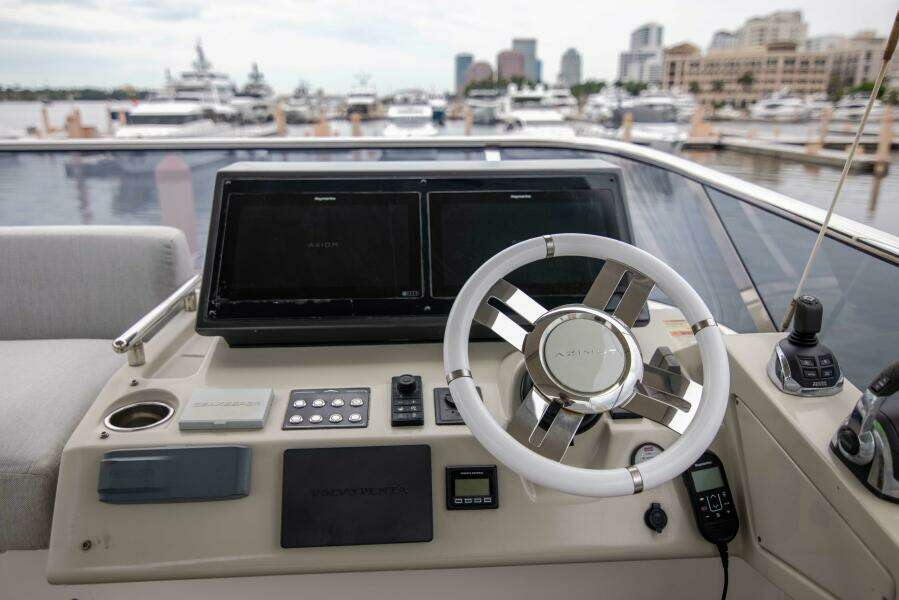 Azimut 70 Triple Play -