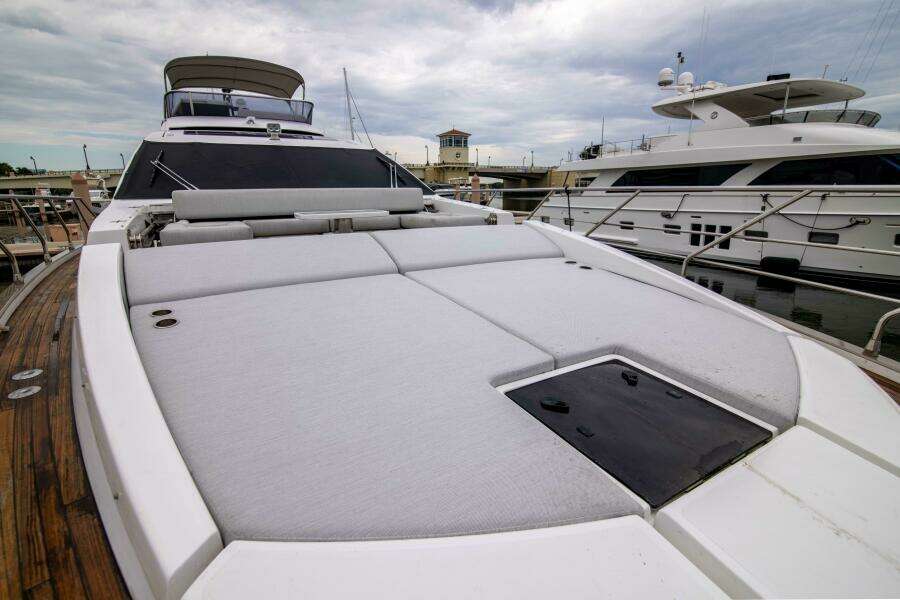 Azimut 70 Triple Play -