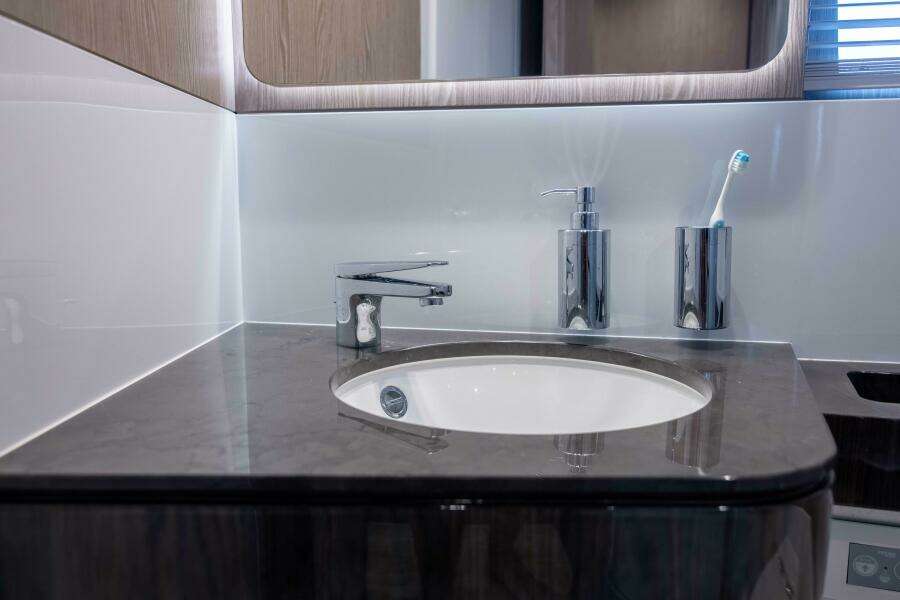 Azimut 70 Triple Play -