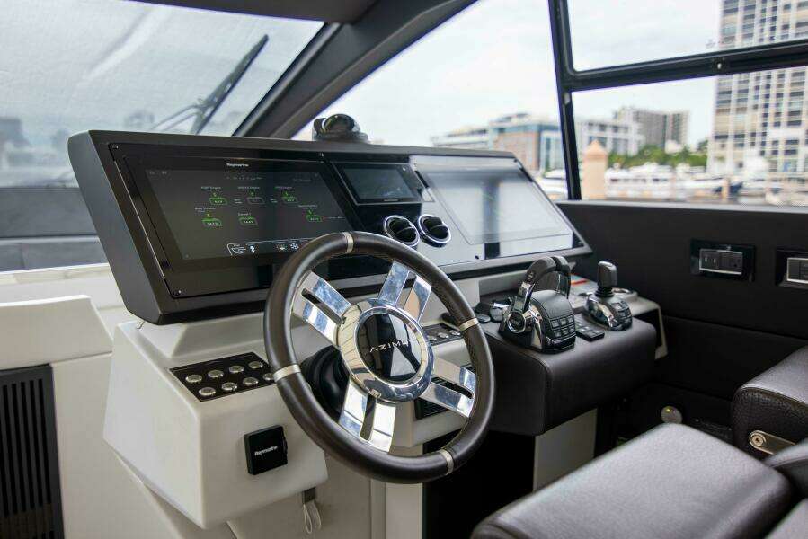 Azimut 70 Triple Play -