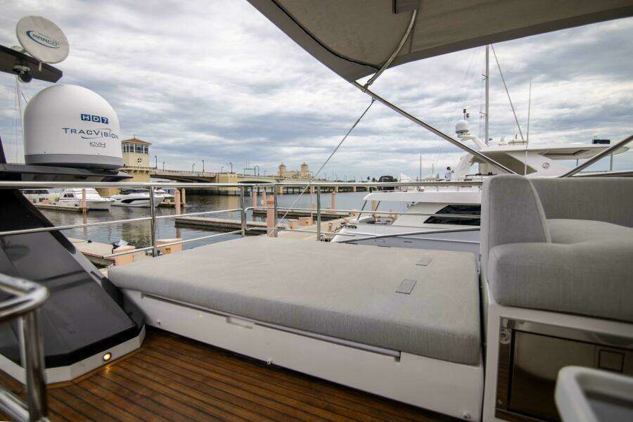 Azimut 70 Triple Play -