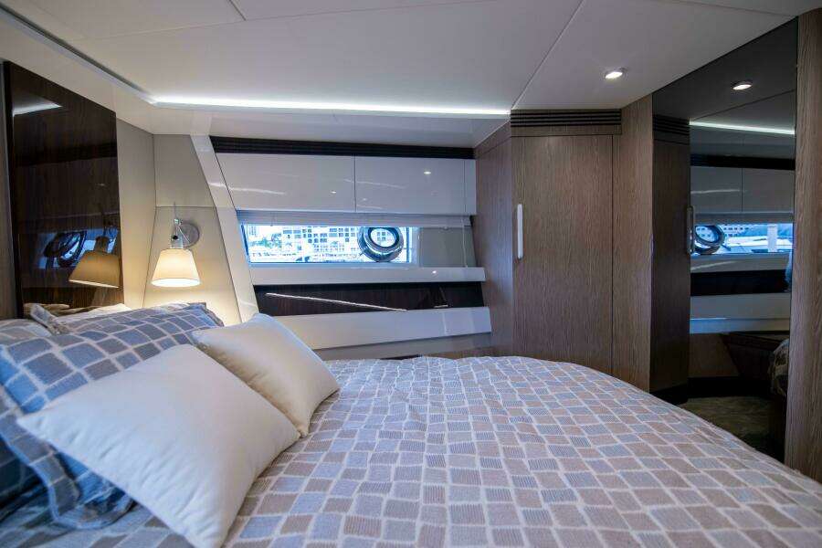 Azimut 70 Triple Play -