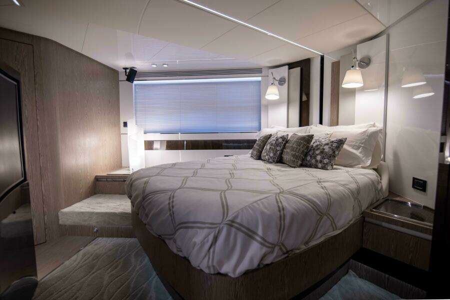 Azimut 70 Triple Play -