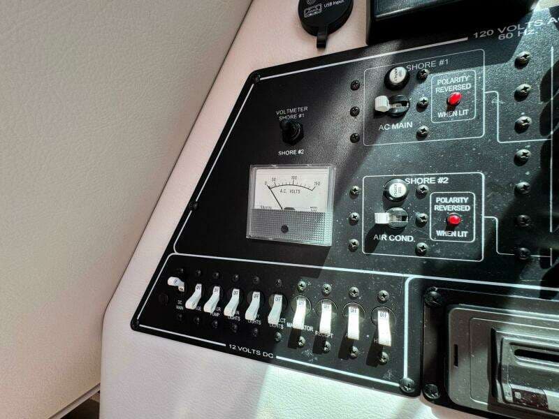 2020 Crownline 264CR