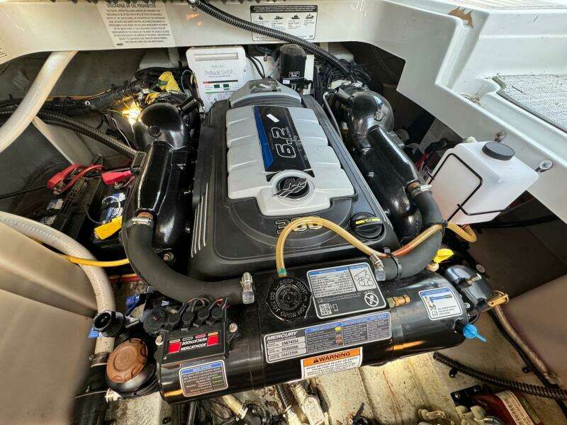 2020 Crownline 264CR