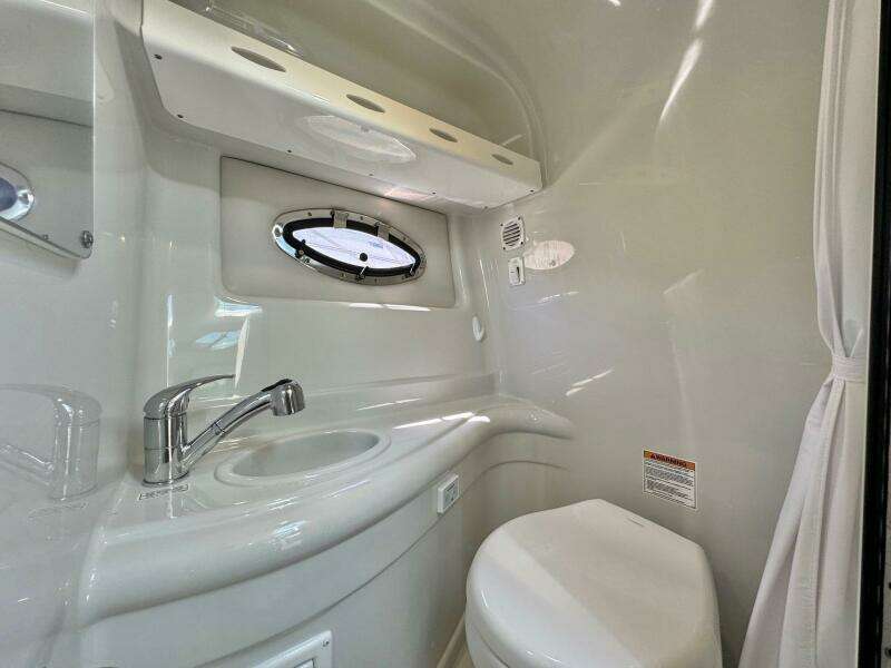 2020 Crownline 264CR