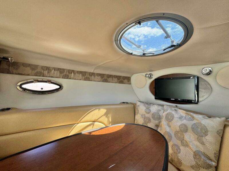 2020 Crownline 264CR