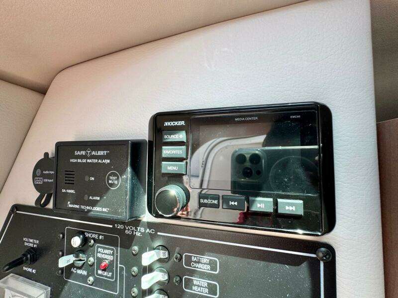 2020 Crownline 264CR