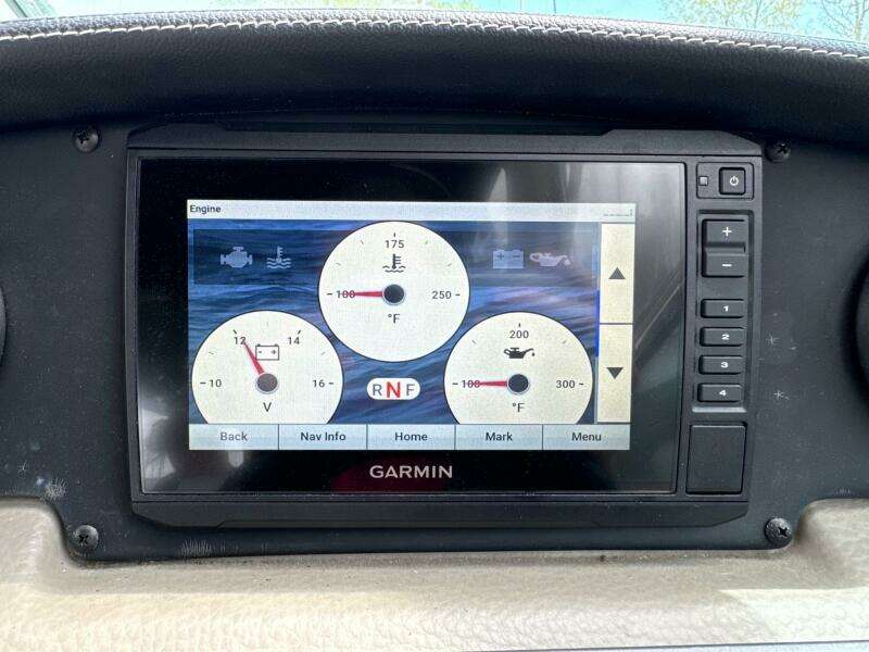 2020 Crownline 264CR