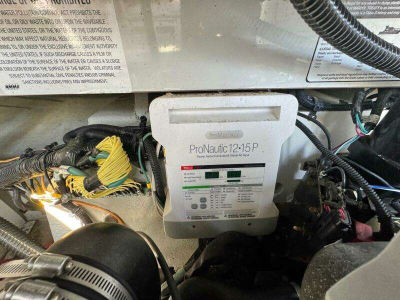 2020 Crownline 264CR