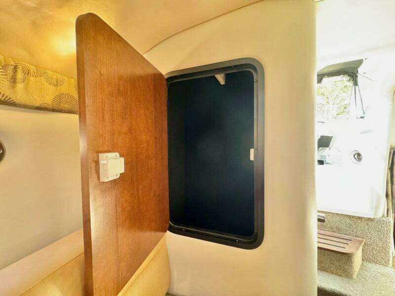 2020 Crownline 264CR