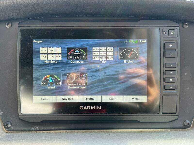 2020 Crownline 264CR