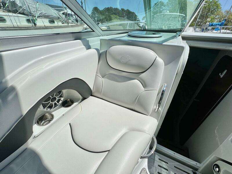 2020 Crownline 264CR