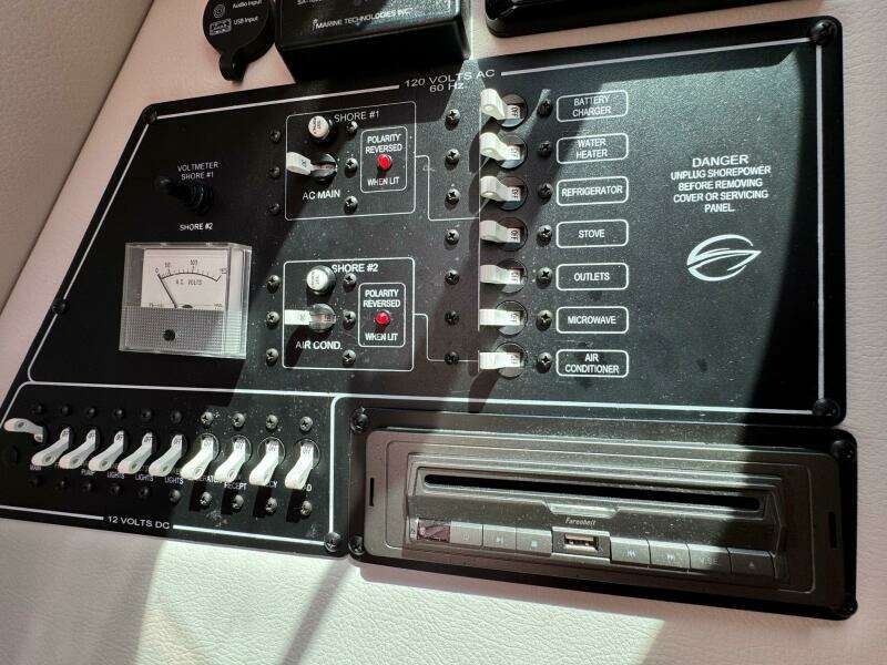 2020 Crownline 264CR