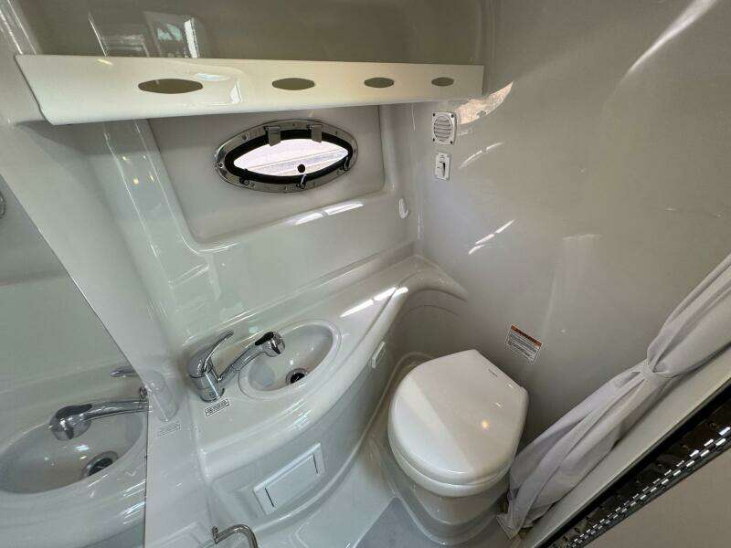 2020 Crownline 264CR