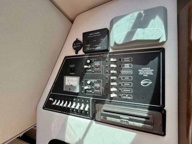 2020 Crownline 264CR