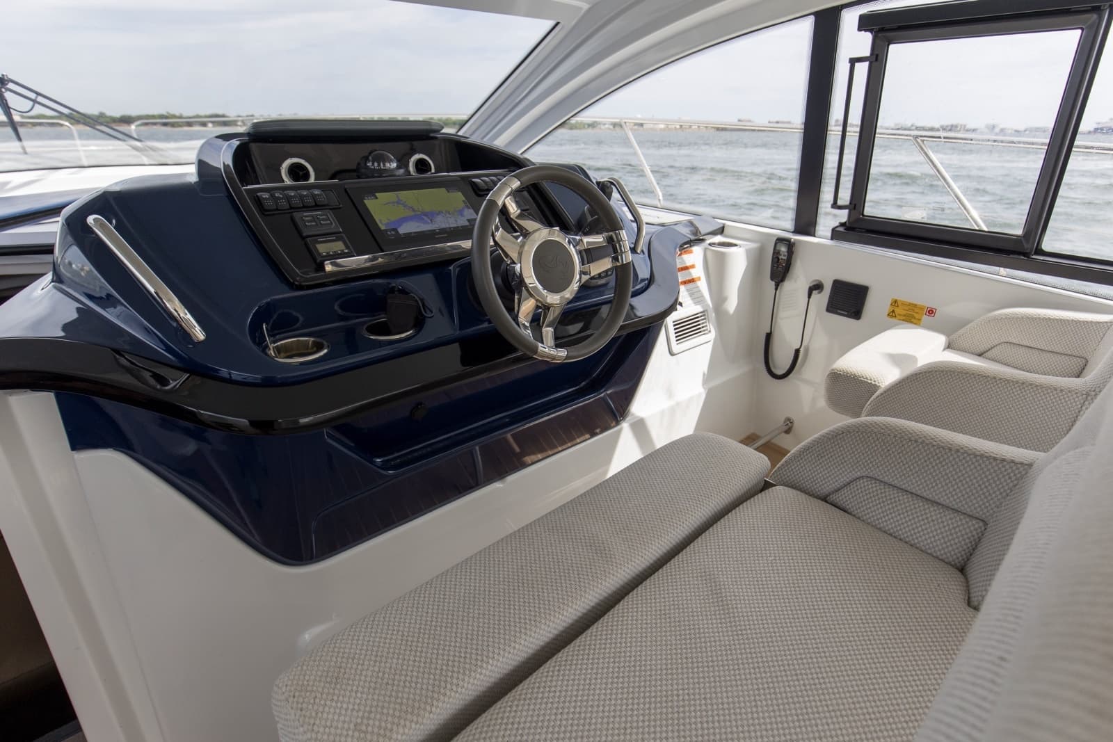 2022 Beneteau 41 Grand Turismo War Downs Eagle Helm (1)