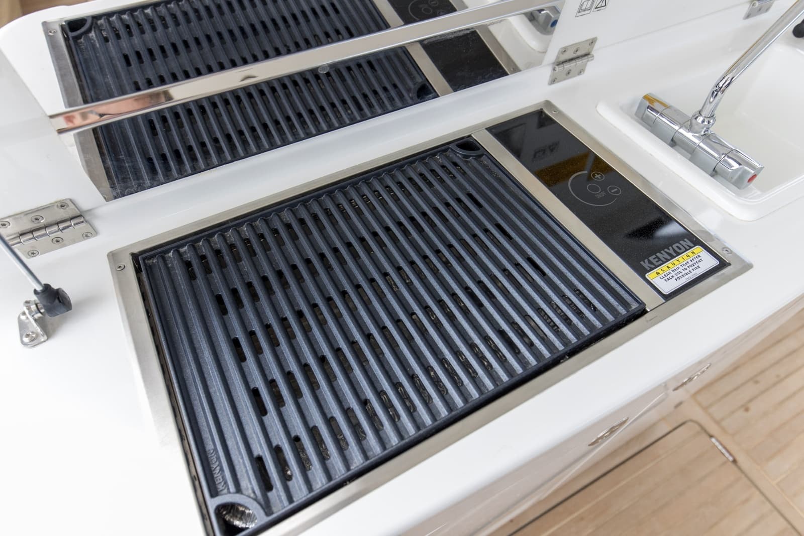 2022 Beneteau 41 Grand Turismo War Downs Eagle Topside (11)