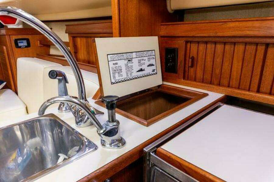 1997 Island Packet IP29