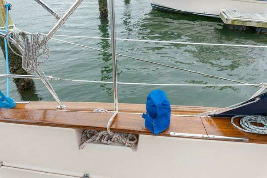 1997 Island Packet IP29