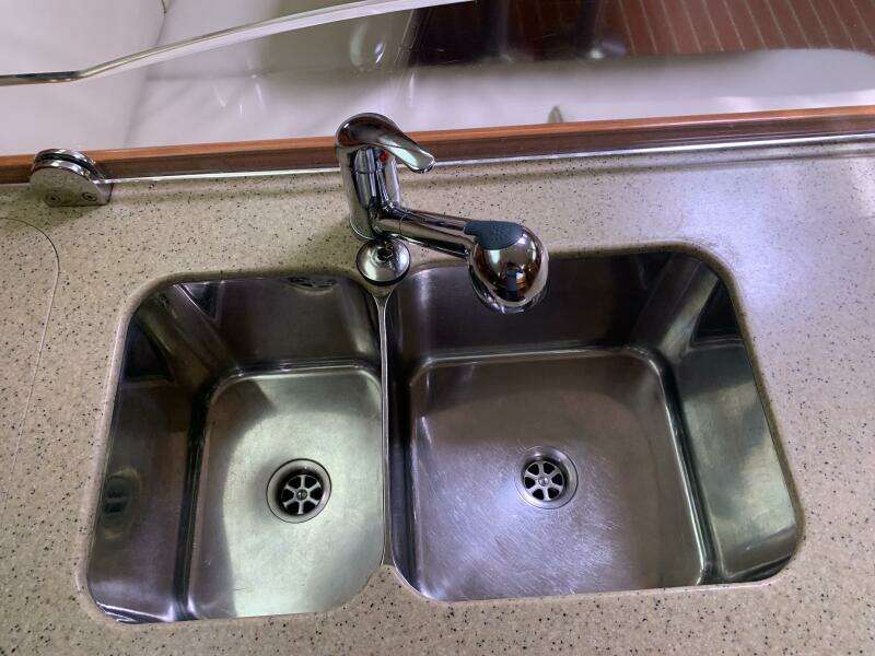 2009 Hunter 45 Deck Salon